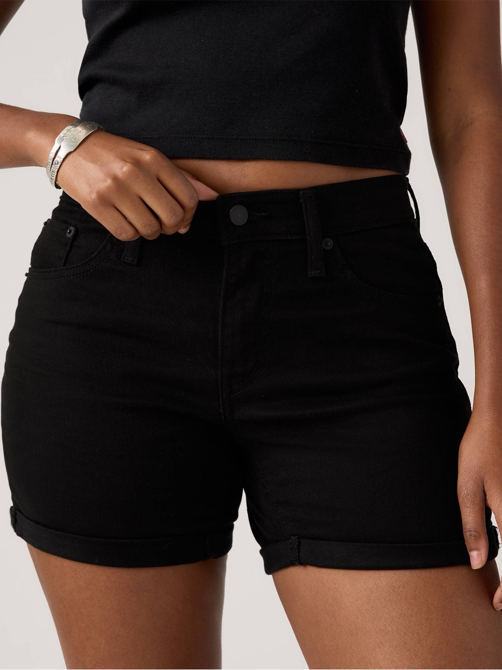 Levi’s black denim shorts cuffed hem and classic five pocket design size 31
